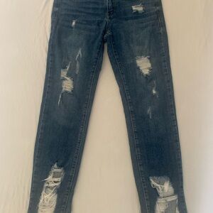 JBD. Distressing Women Jeans. Straight design.